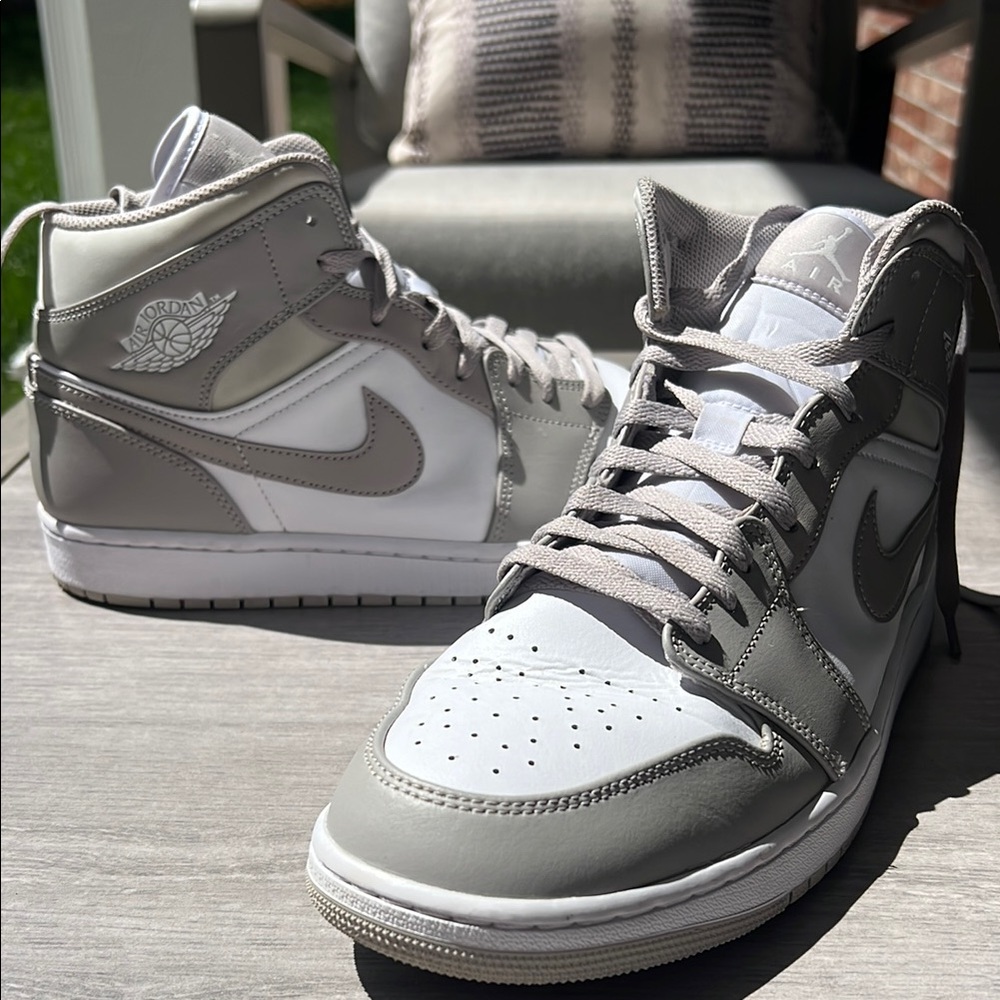 Air Jordan 1 Mid College Grey/Bone/white Sneakers